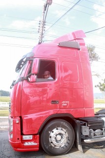 
<a style='margin-left: 5px;' class='btn btn-xs btn-social btn-facebook' href='https://www.facebook.com/sharer/sharer.php?u=https://galeramix.s01.web.getmuller.com.br/imagem/a33/800-800-90/conteudo/site_galerias/33/caminhoneiro-112.jpg' rel='popup' data-width='500' data-height='400'><i class='fa fa-facebook'></i>Compartilhar <span class='hidden-xs'>no Facebook</span>
</a> 
<a class='btn btn-default btn-xs' target='_blank' href='imagem/a33/800-800-90/conteudo/site_galerias/33/caminhoneiro-112.jpg'>
<span class='glyphicon glyphicon-cloud-download'></span> Salvar
</a>
