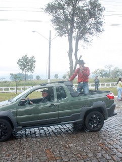 
<a style='margin-left: 5px;' class='btn btn-xs btn-social btn-facebook' href='https://www.facebook.com/sharer/sharer.php?u=https://galeramix.s01.web.getmuller.com.br/imagem/a33/800-800-90/conteudo/site_galerias/33/caminhoneiro-13.jpg' rel='popup' data-width='500' data-height='400'><i class='fa fa-facebook'></i>Compartilhar <span class='hidden-xs'>no Facebook</span>
</a> 
<a class='btn btn-default btn-xs' target='_blank' href='imagem/a33/800-800-90/conteudo/site_galerias/33/caminhoneiro-13.jpg'>
<span class='glyphicon glyphicon-cloud-download'></span> Salvar
</a>
