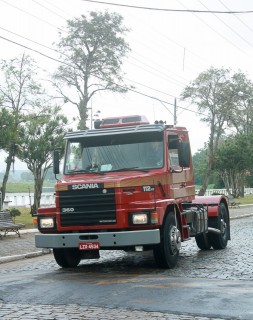 
<a style='margin-left: 5px;' class='btn btn-xs btn-social btn-facebook' href='https://www.facebook.com/sharer/sharer.php?u=https://galeramix.s01.web.getmuller.com.br/imagem/a33/800-800-90/conteudo/site_galerias/33/caminhoneiro-24.jpg' rel='popup' data-width='500' data-height='400'><i class='fa fa-facebook'></i>Compartilhar <span class='hidden-xs'>no Facebook</span>
</a> 
<a class='btn btn-default btn-xs' target='_blank' href='imagem/a33/800-800-90/conteudo/site_galerias/33/caminhoneiro-24.jpg'>
<span class='glyphicon glyphicon-cloud-download'></span> Salvar
</a>
