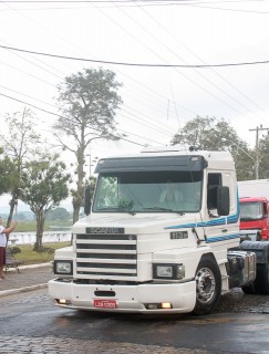 
<a style='margin-left: 5px;' class='btn btn-xs btn-social btn-facebook' href='https://www.facebook.com/sharer/sharer.php?u=https://galeramix.s01.web.getmuller.com.br/imagem/a33/800-800-90/conteudo/site_galerias/33/caminhoneiro-33.jpg' rel='popup' data-width='500' data-height='400'><i class='fa fa-facebook'></i>Compartilhar <span class='hidden-xs'>no Facebook</span>
</a> 
<a class='btn btn-default btn-xs' target='_blank' href='imagem/a33/800-800-90/conteudo/site_galerias/33/caminhoneiro-33.jpg'>
<span class='glyphicon glyphicon-cloud-download'></span> Salvar
</a>
