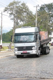 
<a style='margin-left: 5px;' class='btn btn-xs btn-social btn-facebook' href='https://www.facebook.com/sharer/sharer.php?u=https://galeramix.s01.web.getmuller.com.br/imagem/a33/800-800-90/conteudo/site_galerias/33/caminhoneiro-50.jpg' rel='popup' data-width='500' data-height='400'><i class='fa fa-facebook'></i>Compartilhar <span class='hidden-xs'>no Facebook</span>
</a> 
<a class='btn btn-default btn-xs' target='_blank' href='imagem/a33/800-800-90/conteudo/site_galerias/33/caminhoneiro-50.jpg'>
<span class='glyphicon glyphicon-cloud-download'></span> Salvar
</a>
