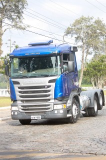 
<a style='margin-left: 5px;' class='btn btn-xs btn-social btn-facebook' href='https://www.facebook.com/sharer/sharer.php?u=https://galeramix.s01.web.getmuller.com.br/imagem/a33/800-800-90/conteudo/site_galerias/33/caminhoneiro-54.jpg' rel='popup' data-width='500' data-height='400'><i class='fa fa-facebook'></i>Compartilhar <span class='hidden-xs'>no Facebook</span>
</a> 
<a class='btn btn-default btn-xs' target='_blank' href='imagem/a33/800-800-90/conteudo/site_galerias/33/caminhoneiro-54.jpg'>
<span class='glyphicon glyphicon-cloud-download'></span> Salvar
</a>
