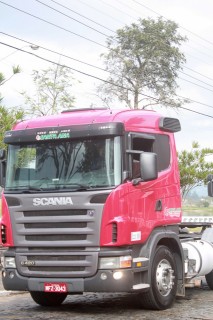 
<a style='margin-left: 5px;' class='btn btn-xs btn-social btn-facebook' href='https://www.facebook.com/sharer/sharer.php?u=https://galeramix.s01.web.getmuller.com.br/imagem/a33/800-800-90/conteudo/site_galerias/33/caminhoneiro-56.jpg' rel='popup' data-width='500' data-height='400'><i class='fa fa-facebook'></i>Compartilhar <span class='hidden-xs'>no Facebook</span>
</a> 
<a class='btn btn-default btn-xs' target='_blank' href='imagem/a33/800-800-90/conteudo/site_galerias/33/caminhoneiro-56.jpg'>
<span class='glyphicon glyphicon-cloud-download'></span> Salvar
</a>
