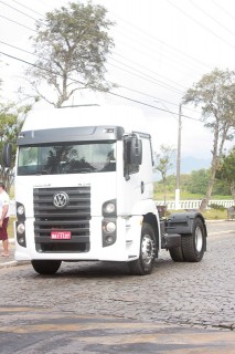 
<a style='margin-left: 5px;' class='btn btn-xs btn-social btn-facebook' href='https://www.facebook.com/sharer/sharer.php?u=https://galeramix.s01.web.getmuller.com.br/imagem/a33/800-800-90/conteudo/site_galerias/33/caminhoneiro-57.jpg' rel='popup' data-width='500' data-height='400'><i class='fa fa-facebook'></i>Compartilhar <span class='hidden-xs'>no Facebook</span>
</a> 
<a class='btn btn-default btn-xs' target='_blank' href='imagem/a33/800-800-90/conteudo/site_galerias/33/caminhoneiro-57.jpg'>
<span class='glyphicon glyphicon-cloud-download'></span> Salvar
</a>
