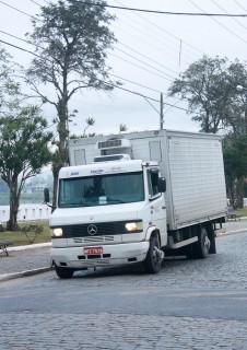 
<a style='margin-left: 5px;' class='btn btn-xs btn-social btn-facebook' href='https://www.facebook.com/sharer/sharer.php?u=https://galeramix.s01.web.getmuller.com.br/imagem/a33/800-800-90/conteudo/site_galerias/33/caminhoneiro-6.jpg' rel='popup' data-width='500' data-height='400'><i class='fa fa-facebook'></i>Compartilhar <span class='hidden-xs'>no Facebook</span>
</a> 
<a class='btn btn-default btn-xs' target='_blank' href='imagem/a33/800-800-90/conteudo/site_galerias/33/caminhoneiro-6.jpg'>
<span class='glyphicon glyphicon-cloud-download'></span> Salvar
</a>
