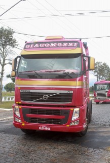 
<a style='margin-left: 5px;' class='btn btn-xs btn-social btn-facebook' href='https://www.facebook.com/sharer/sharer.php?u=https://galeramix.s01.web.getmuller.com.br/imagem/a33/800-800-90/conteudo/site_galerias/33/caminhoneiro-68.jpg' rel='popup' data-width='500' data-height='400'><i class='fa fa-facebook'></i>Compartilhar <span class='hidden-xs'>no Facebook</span>
</a> 
<a class='btn btn-default btn-xs' target='_blank' href='imagem/a33/800-800-90/conteudo/site_galerias/33/caminhoneiro-68.jpg'>
<span class='glyphicon glyphicon-cloud-download'></span> Salvar
</a>
