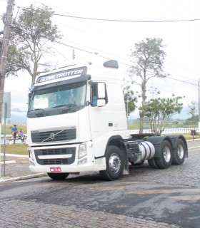 
<a style='margin-left: 5px;' class='btn btn-xs btn-social btn-facebook' href='https://www.facebook.com/sharer/sharer.php?u=https://galeramix.s01.web.getmuller.com.br/imagem/a33/800-800-90/conteudo/site_galerias/33/caminhoneiro-74.jpg' rel='popup' data-width='500' data-height='400'><i class='fa fa-facebook'></i>Compartilhar <span class='hidden-xs'>no Facebook</span>
</a> 
<a class='btn btn-default btn-xs' target='_blank' href='imagem/a33/800-800-90/conteudo/site_galerias/33/caminhoneiro-74.jpg'>
<span class='glyphicon glyphicon-cloud-download'></span> Salvar
</a>
