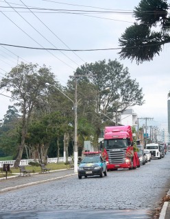 
<a style='margin-left: 5px;' class='btn btn-xs btn-social btn-facebook' href='https://www.facebook.com/sharer/sharer.php?u=https://galeramix.s01.web.getmuller.com.br/imagem/a33/800-800-90/conteudo/site_galerias/33/caminhoneiro-8.jpg' rel='popup' data-width='500' data-height='400'><i class='fa fa-facebook'></i>Compartilhar <span class='hidden-xs'>no Facebook</span>
</a> 
<a class='btn btn-default btn-xs' target='_blank' href='imagem/a33/800-800-90/conteudo/site_galerias/33/caminhoneiro-8.jpg'>
<span class='glyphicon glyphicon-cloud-download'></span> Salvar
</a>
