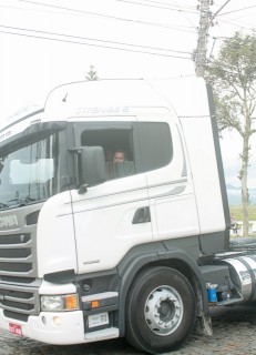 
<a style='margin-left: 5px;' class='btn btn-xs btn-social btn-facebook' href='https://www.facebook.com/sharer/sharer.php?u=https://galeramix.s01.web.getmuller.com.br/imagem/a33/800-800-90/conteudo/site_galerias/33/caminhoneiro-82.jpg' rel='popup' data-width='500' data-height='400'><i class='fa fa-facebook'></i>Compartilhar <span class='hidden-xs'>no Facebook</span>
</a> 
<a class='btn btn-default btn-xs' target='_blank' href='imagem/a33/800-800-90/conteudo/site_galerias/33/caminhoneiro-82.jpg'>
<span class='glyphicon glyphicon-cloud-download'></span> Salvar
</a>
