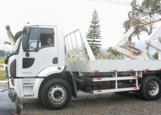 
<a style='margin-left: 5px;' class='btn btn-xs btn-social btn-facebook' href='https://www.facebook.com/sharer/sharer.php?u=https://galeramix.s01.web.getmuller.com.br/imagem/a33/800-800-90/conteudo/site_galerias/33/caminhoneiro-84.jpg' rel='popup' data-width='500' data-height='400'><i class='fa fa-facebook'></i>Compartilhar <span class='hidden-xs'>no Facebook</span>
</a> 
<a class='btn btn-default btn-xs' target='_blank' href='imagem/a33/800-800-90/conteudo/site_galerias/33/caminhoneiro-84.jpg'>
<span class='glyphicon glyphicon-cloud-download'></span> Salvar
</a>
