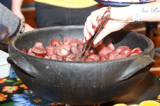 
                                    <a style='margin-left: 5px;' class='btn btn-xs btn-social btn-facebook' href='https://www.facebook.com/sharer/sharer.php?u=https://galeramix.s01.web.getmuller.com.br/imagem/a35/800-800-90/conteudo/site_galerias/35/feijoada-adec-galera-mix-1.jpg' rel='popup' data-width='500' data-height='400'><i class='fa fa-facebook'></i>Compartilhar <span class='hidden-xs'>no Facebook</span>
                                </a> 
                                <a class='btn btn-default btn-xs' target='_blank' href='imagem/a35/800-800-90/conteudo/site_galerias/35/feijoada-adec-galera-mix-1.jpg'>
                                    <span class='glyphicon glyphicon-cloud-download'></span> Salvar
                                </a>
                                