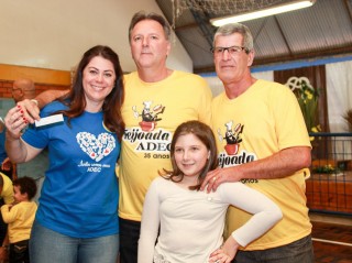 
<a style='margin-left: 5px;' class='btn btn-xs btn-social btn-facebook' href='https://www.facebook.com/sharer/sharer.php?u=https://galeramix.s01.web.getmuller.com.br/imagem/a35/800-800-90/conteudo/site_galerias/35/feijoada-adec-galera-mix-109.jpg' rel='popup' data-width='500' data-height='400'><i class='fa fa-facebook'></i>Compartilhar <span class='hidden-xs'>no Facebook</span>
</a> 
<a class='btn btn-default btn-xs' target='_blank' href='imagem/a35/800-800-90/conteudo/site_galerias/35/feijoada-adec-galera-mix-109.jpg'>
<span class='glyphicon glyphicon-cloud-download'></span> Salvar
</a>
