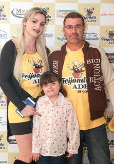 
<a style='margin-left: 5px;' class='btn btn-xs btn-social btn-facebook' href='https://www.facebook.com/sharer/sharer.php?u=https://galeramix.s01.web.getmuller.com.br/imagem/a35/800-800-90/conteudo/site_galerias/35/feijoada-adec-galera-mix-12.jpg' rel='popup' data-width='500' data-height='400'><i class='fa fa-facebook'></i>Compartilhar <span class='hidden-xs'>no Facebook</span>
</a> 
<a class='btn btn-default btn-xs' target='_blank' href='imagem/a35/800-800-90/conteudo/site_galerias/35/feijoada-adec-galera-mix-12.jpg'>
<span class='glyphicon glyphicon-cloud-download'></span> Salvar
</a>
