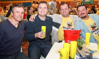 
<a style='margin-left: 5px;' class='btn btn-xs btn-social btn-facebook' href='https://www.facebook.com/sharer/sharer.php?u=https://galeramix.s01.web.getmuller.com.br/imagem/a35/800-800-90/conteudo/site_galerias/35/feijoada-adec-galera-mix-120.jpg' rel='popup' data-width='500' data-height='400'><i class='fa fa-facebook'></i>Compartilhar <span class='hidden-xs'>no Facebook</span>
</a> 
<a class='btn btn-default btn-xs' target='_blank' href='imagem/a35/800-800-90/conteudo/site_galerias/35/feijoada-adec-galera-mix-120.jpg'>
<span class='glyphicon glyphicon-cloud-download'></span> Salvar
</a>
