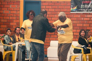 
<a style='margin-left: 5px;' class='btn btn-xs btn-social btn-facebook' href='https://www.facebook.com/sharer/sharer.php?u=https://galeramix.s01.web.getmuller.com.br/imagem/a35/800-800-90/conteudo/site_galerias/35/feijoada-adec-galera-mix-123.jpg' rel='popup' data-width='500' data-height='400'><i class='fa fa-facebook'></i>Compartilhar <span class='hidden-xs'>no Facebook</span>
</a> 
<a class='btn btn-default btn-xs' target='_blank' href='imagem/a35/800-800-90/conteudo/site_galerias/35/feijoada-adec-galera-mix-123.jpg'>
<span class='glyphicon glyphicon-cloud-download'></span> Salvar
</a>
