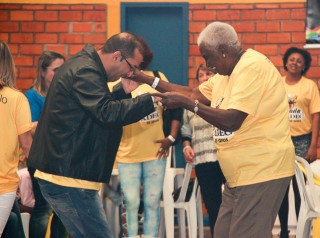 
<a style='margin-left: 5px;' class='btn btn-xs btn-social btn-facebook' href='https://www.facebook.com/sharer/sharer.php?u=https://galeramix.s01.web.getmuller.com.br/imagem/a35/800-800-90/conteudo/site_galerias/35/feijoada-adec-galera-mix-124.jpg' rel='popup' data-width='500' data-height='400'><i class='fa fa-facebook'></i>Compartilhar <span class='hidden-xs'>no Facebook</span>
</a> 
<a class='btn btn-default btn-xs' target='_blank' href='imagem/a35/800-800-90/conteudo/site_galerias/35/feijoada-adec-galera-mix-124.jpg'>
<span class='glyphicon glyphicon-cloud-download'></span> Salvar
</a>
