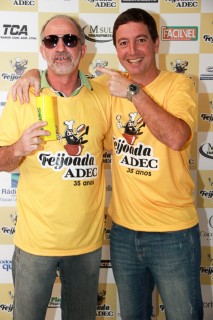 
<a style='margin-left: 5px;' class='btn btn-xs btn-social btn-facebook' href='https://www.facebook.com/sharer/sharer.php?u=https://galeramix.s01.web.getmuller.com.br/imagem/a35/800-800-90/conteudo/site_galerias/35/feijoada-adec-galera-mix-134.jpg' rel='popup' data-width='500' data-height='400'><i class='fa fa-facebook'></i>Compartilhar <span class='hidden-xs'>no Facebook</span>
</a> 
<a class='btn btn-default btn-xs' target='_blank' href='imagem/a35/800-800-90/conteudo/site_galerias/35/feijoada-adec-galera-mix-134.jpg'>
<span class='glyphicon glyphicon-cloud-download'></span> Salvar
</a>
