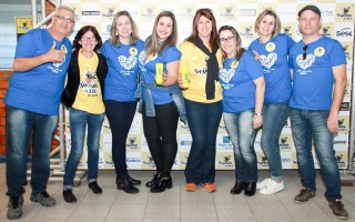 
<a style='margin-left: 5px;' class='btn btn-xs btn-social btn-facebook' href='https://www.facebook.com/sharer/sharer.php?u=https://galeramix.s01.web.getmuller.com.br/imagem/a35/800-800-90/conteudo/site_galerias/35/feijoada-adec-galera-mix-137.jpg' rel='popup' data-width='500' data-height='400'><i class='fa fa-facebook'></i>Compartilhar <span class='hidden-xs'>no Facebook</span>
</a> 
<a class='btn btn-default btn-xs' target='_blank' href='imagem/a35/800-800-90/conteudo/site_galerias/35/feijoada-adec-galera-mix-137.jpg'>
<span class='glyphicon glyphicon-cloud-download'></span> Salvar
</a>
