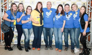 
<a style='margin-left: 5px;' class='btn btn-xs btn-social btn-facebook' href='https://www.facebook.com/sharer/sharer.php?u=https://galeramix.s01.web.getmuller.com.br/imagem/a35/800-800-90/conteudo/site_galerias/35/feijoada-adec-galera-mix-138.jpg' rel='popup' data-width='500' data-height='400'><i class='fa fa-facebook'></i>Compartilhar <span class='hidden-xs'>no Facebook</span>
</a> 
<a class='btn btn-default btn-xs' target='_blank' href='imagem/a35/800-800-90/conteudo/site_galerias/35/feijoada-adec-galera-mix-138.jpg'>
<span class='glyphicon glyphicon-cloud-download'></span> Salvar
</a>
