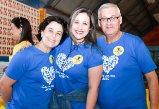 
<a style='margin-left: 5px;' class='btn btn-xs btn-social btn-facebook' href='https://www.facebook.com/sharer/sharer.php?u=https://galeramix.s01.web.getmuller.com.br/imagem/a35/800-800-90/conteudo/site_galerias/35/feijoada-adec-galera-mix-146.jpg' rel='popup' data-width='500' data-height='400'><i class='fa fa-facebook'></i>Compartilhar <span class='hidden-xs'>no Facebook</span>
</a> 
<a class='btn btn-default btn-xs' target='_blank' href='imagem/a35/800-800-90/conteudo/site_galerias/35/feijoada-adec-galera-mix-146.jpg'>
<span class='glyphicon glyphicon-cloud-download'></span> Salvar
</a>
