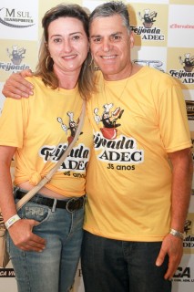 
<a style='margin-left: 5px;' class='btn btn-xs btn-social btn-facebook' href='https://www.facebook.com/sharer/sharer.php?u=https://galeramix.s01.web.getmuller.com.br/imagem/a35/800-800-90/conteudo/site_galerias/35/feijoada-adec-galera-mix-159.jpg' rel='popup' data-width='500' data-height='400'><i class='fa fa-facebook'></i>Compartilhar <span class='hidden-xs'>no Facebook</span>
</a> 
<a class='btn btn-default btn-xs' target='_blank' href='imagem/a35/800-800-90/conteudo/site_galerias/35/feijoada-adec-galera-mix-159.jpg'>
<span class='glyphicon glyphicon-cloud-download'></span> Salvar
</a>
