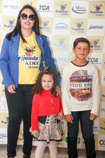 
<a style='margin-left: 5px;' class='btn btn-xs btn-social btn-facebook' href='https://www.facebook.com/sharer/sharer.php?u=https://galeramix.s01.web.getmuller.com.br/imagem/a35/800-800-90/conteudo/site_galerias/35/feijoada-adec-galera-mix-23.jpg' rel='popup' data-width='500' data-height='400'><i class='fa fa-facebook'></i>Compartilhar <span class='hidden-xs'>no Facebook</span>
</a> 
<a class='btn btn-default btn-xs' target='_blank' href='imagem/a35/800-800-90/conteudo/site_galerias/35/feijoada-adec-galera-mix-23.jpg'>
<span class='glyphicon glyphicon-cloud-download'></span> Salvar
</a>
