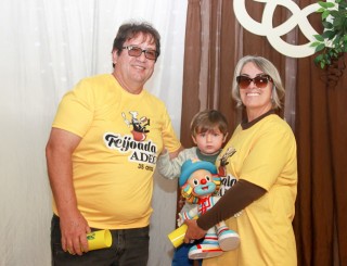 
<a style='margin-left: 5px;' class='btn btn-xs btn-social btn-facebook' href='https://www.facebook.com/sharer/sharer.php?u=https://galeramix.s01.web.getmuller.com.br/imagem/a35/800-800-90/conteudo/site_galerias/35/feijoada-adec-galera-mix-25.jpg' rel='popup' data-width='500' data-height='400'><i class='fa fa-facebook'></i>Compartilhar <span class='hidden-xs'>no Facebook</span>
</a> 
<a class='btn btn-default btn-xs' target='_blank' href='imagem/a35/800-800-90/conteudo/site_galerias/35/feijoada-adec-galera-mix-25.jpg'>
<span class='glyphicon glyphicon-cloud-download'></span> Salvar
</a>
