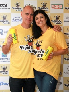 
<a style='margin-left: 5px;' class='btn btn-xs btn-social btn-facebook' href='https://www.facebook.com/sharer/sharer.php?u=https://galeramix.s01.web.getmuller.com.br/imagem/a35/800-800-90/conteudo/site_galerias/35/feijoada-adec-galera-mix-27.jpg' rel='popup' data-width='500' data-height='400'><i class='fa fa-facebook'></i>Compartilhar <span class='hidden-xs'>no Facebook</span>
</a> 
<a class='btn btn-default btn-xs' target='_blank' href='imagem/a35/800-800-90/conteudo/site_galerias/35/feijoada-adec-galera-mix-27.jpg'>
<span class='glyphicon glyphicon-cloud-download'></span> Salvar
</a>
