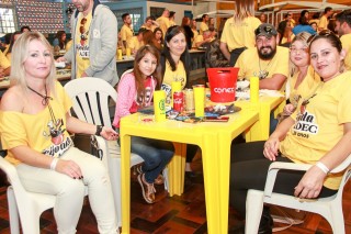 
<a style='margin-left: 5px;' class='btn btn-xs btn-social btn-facebook' href='https://www.facebook.com/sharer/sharer.php?u=https://galeramix.s01.web.getmuller.com.br/imagem/a35/800-800-90/conteudo/site_galerias/35/feijoada-adec-galera-mix-40.jpg' rel='popup' data-width='500' data-height='400'><i class='fa fa-facebook'></i>Compartilhar <span class='hidden-xs'>no Facebook</span>
</a> 
<a class='btn btn-default btn-xs' target='_blank' href='imagem/a35/800-800-90/conteudo/site_galerias/35/feijoada-adec-galera-mix-40.jpg'>
<span class='glyphicon glyphicon-cloud-download'></span> Salvar
</a>
