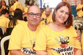 
<a style='margin-left: 5px;' class='btn btn-xs btn-social btn-facebook' href='https://www.facebook.com/sharer/sharer.php?u=https://galeramix.s01.web.getmuller.com.br/imagem/a35/800-800-90/conteudo/site_galerias/35/feijoada-adec-galera-mix-45.jpg' rel='popup' data-width='500' data-height='400'><i class='fa fa-facebook'></i>Compartilhar <span class='hidden-xs'>no Facebook</span>
</a> 
<a class='btn btn-default btn-xs' target='_blank' href='imagem/a35/800-800-90/conteudo/site_galerias/35/feijoada-adec-galera-mix-45.jpg'>
<span class='glyphicon glyphicon-cloud-download'></span> Salvar
</a>
