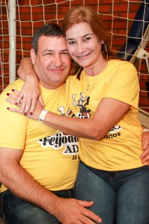 
<a style='margin-left: 5px;' class='btn btn-xs btn-social btn-facebook' href='https://www.facebook.com/sharer/sharer.php?u=https://galeramix.s01.web.getmuller.com.br/imagem/a35/800-800-90/conteudo/site_galerias/35/feijoada-adec-galera-mix-49.jpg' rel='popup' data-width='500' data-height='400'><i class='fa fa-facebook'></i>Compartilhar <span class='hidden-xs'>no Facebook</span>
</a> 
<a class='btn btn-default btn-xs' target='_blank' href='imagem/a35/800-800-90/conteudo/site_galerias/35/feijoada-adec-galera-mix-49.jpg'>
<span class='glyphicon glyphicon-cloud-download'></span> Salvar
</a>
