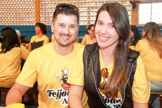 
<a style='margin-left: 5px;' class='btn btn-xs btn-social btn-facebook' href='https://www.facebook.com/sharer/sharer.php?u=https://galeramix.s01.web.getmuller.com.br/imagem/a35/800-800-90/conteudo/site_galerias/35/feijoada-adec-galera-mix-54.jpg' rel='popup' data-width='500' data-height='400'><i class='fa fa-facebook'></i>Compartilhar <span class='hidden-xs'>no Facebook</span>
</a> 
<a class='btn btn-default btn-xs' target='_blank' href='imagem/a35/800-800-90/conteudo/site_galerias/35/feijoada-adec-galera-mix-54.jpg'>
<span class='glyphicon glyphicon-cloud-download'></span> Salvar
</a>
