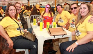 
<a style='margin-left: 5px;' class='btn btn-xs btn-social btn-facebook' href='https://www.facebook.com/sharer/sharer.php?u=https://galeramix.s01.web.getmuller.com.br/imagem/a35/800-800-90/conteudo/site_galerias/35/feijoada-adec-galera-mix-59.jpg' rel='popup' data-width='500' data-height='400'><i class='fa fa-facebook'></i>Compartilhar <span class='hidden-xs'>no Facebook</span>
</a> 
<a class='btn btn-default btn-xs' target='_blank' href='imagem/a35/800-800-90/conteudo/site_galerias/35/feijoada-adec-galera-mix-59.jpg'>
<span class='glyphicon glyphicon-cloud-download'></span> Salvar
</a>
