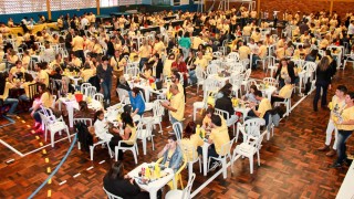 
<a style='margin-left: 5px;' class='btn btn-xs btn-social btn-facebook' href='https://www.facebook.com/sharer/sharer.php?u=https://galeramix.s01.web.getmuller.com.br/imagem/a35/800-800-90/conteudo/site_galerias/35/feijoada-adec-galera-mix-62.jpg' rel='popup' data-width='500' data-height='400'><i class='fa fa-facebook'></i>Compartilhar <span class='hidden-xs'>no Facebook</span>
</a> 
<a class='btn btn-default btn-xs' target='_blank' href='imagem/a35/800-800-90/conteudo/site_galerias/35/feijoada-adec-galera-mix-62.jpg'>
<span class='glyphicon glyphicon-cloud-download'></span> Salvar
</a>
