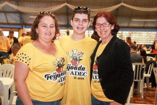 
<a style='margin-left: 5px;' class='btn btn-xs btn-social btn-facebook' href='https://www.facebook.com/sharer/sharer.php?u=https://galeramix.s01.web.getmuller.com.br/imagem/a35/800-800-90/conteudo/site_galerias/35/feijoada-adec-galera-mix-65.jpg' rel='popup' data-width='500' data-height='400'><i class='fa fa-facebook'></i>Compartilhar <span class='hidden-xs'>no Facebook</span>
</a> 
<a class='btn btn-default btn-xs' target='_blank' href='imagem/a35/800-800-90/conteudo/site_galerias/35/feijoada-adec-galera-mix-65.jpg'>
<span class='glyphicon glyphicon-cloud-download'></span> Salvar
</a>
