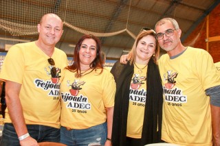 
<a style='margin-left: 5px;' class='btn btn-xs btn-social btn-facebook' href='https://www.facebook.com/sharer/sharer.php?u=https://galeramix.s01.web.getmuller.com.br/imagem/a35/800-800-90/conteudo/site_galerias/35/feijoada-adec-galera-mix-67.jpg' rel='popup' data-width='500' data-height='400'><i class='fa fa-facebook'></i>Compartilhar <span class='hidden-xs'>no Facebook</span>
</a> 
<a class='btn btn-default btn-xs' target='_blank' href='imagem/a35/800-800-90/conteudo/site_galerias/35/feijoada-adec-galera-mix-67.jpg'>
<span class='glyphicon glyphicon-cloud-download'></span> Salvar
</a>
