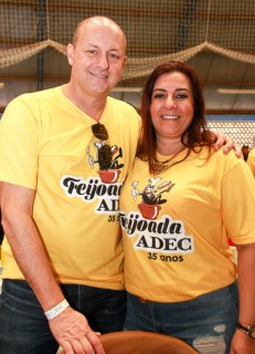 
<a style='margin-left: 5px;' class='btn btn-xs btn-social btn-facebook' href='https://www.facebook.com/sharer/sharer.php?u=https://galeramix.s01.web.getmuller.com.br/imagem/a35/800-800-90/conteudo/site_galerias/35/feijoada-adec-galera-mix-68.jpg' rel='popup' data-width='500' data-height='400'><i class='fa fa-facebook'></i>Compartilhar <span class='hidden-xs'>no Facebook</span>
</a> 
<a class='btn btn-default btn-xs' target='_blank' href='imagem/a35/800-800-90/conteudo/site_galerias/35/feijoada-adec-galera-mix-68.jpg'>
<span class='glyphicon glyphicon-cloud-download'></span> Salvar
</a>
