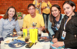 
<a style='margin-left: 5px;' class='btn btn-xs btn-social btn-facebook' href='https://www.facebook.com/sharer/sharer.php?u=https://galeramix.s01.web.getmuller.com.br/imagem/a35/800-800-90/conteudo/site_galerias/35/feijoada-adec-galera-mix-73.jpg' rel='popup' data-width='500' data-height='400'><i class='fa fa-facebook'></i>Compartilhar <span class='hidden-xs'>no Facebook</span>
</a> 
<a class='btn btn-default btn-xs' target='_blank' href='imagem/a35/800-800-90/conteudo/site_galerias/35/feijoada-adec-galera-mix-73.jpg'>
<span class='glyphicon glyphicon-cloud-download'></span> Salvar
</a>
