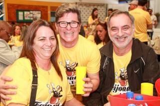 
<a style='margin-left: 5px;' class='btn btn-xs btn-social btn-facebook' href='https://www.facebook.com/sharer/sharer.php?u=https://galeramix.s01.web.getmuller.com.br/imagem/a35/800-800-90/conteudo/site_galerias/35/feijoada-adec-galera-mix-78.jpg' rel='popup' data-width='500' data-height='400'><i class='fa fa-facebook'></i>Compartilhar <span class='hidden-xs'>no Facebook</span>
</a> 
<a class='btn btn-default btn-xs' target='_blank' href='imagem/a35/800-800-90/conteudo/site_galerias/35/feijoada-adec-galera-mix-78.jpg'>
<span class='glyphicon glyphicon-cloud-download'></span> Salvar
</a>
