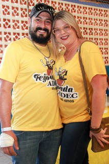 
<a style='margin-left: 5px;' class='btn btn-xs btn-social btn-facebook' href='https://www.facebook.com/sharer/sharer.php?u=https://galeramix.s01.web.getmuller.com.br/imagem/a35/800-800-90/conteudo/site_galerias/35/feijoada-adec-galera-mix-8.jpg' rel='popup' data-width='500' data-height='400'><i class='fa fa-facebook'></i>Compartilhar <span class='hidden-xs'>no Facebook</span>
</a> 
<a class='btn btn-default btn-xs' target='_blank' href='imagem/a35/800-800-90/conteudo/site_galerias/35/feijoada-adec-galera-mix-8.jpg'>
<span class='glyphicon glyphicon-cloud-download'></span> Salvar
</a>
