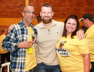 
<a style='margin-left: 5px;' class='btn btn-xs btn-social btn-facebook' href='https://www.facebook.com/sharer/sharer.php?u=https://galeramix.s01.web.getmuller.com.br/imagem/a35/800-800-90/conteudo/site_galerias/35/feijoada-adec-galera-mix-81.jpg' rel='popup' data-width='500' data-height='400'><i class='fa fa-facebook'></i>Compartilhar <span class='hidden-xs'>no Facebook</span>
</a> 
<a class='btn btn-default btn-xs' target='_blank' href='imagem/a35/800-800-90/conteudo/site_galerias/35/feijoada-adec-galera-mix-81.jpg'>
<span class='glyphicon glyphicon-cloud-download'></span> Salvar
</a>
