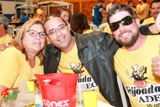 
<a style='margin-left: 5px;' class='btn btn-xs btn-social btn-facebook' href='https://www.facebook.com/sharer/sharer.php?u=https://galeramix.s01.web.getmuller.com.br/imagem/a35/800-800-90/conteudo/site_galerias/35/feijoada-adec-galera-mix-82.jpg' rel='popup' data-width='500' data-height='400'><i class='fa fa-facebook'></i>Compartilhar <span class='hidden-xs'>no Facebook</span>
</a> 
<a class='btn btn-default btn-xs' target='_blank' href='imagem/a35/800-800-90/conteudo/site_galerias/35/feijoada-adec-galera-mix-82.jpg'>
<span class='glyphicon glyphicon-cloud-download'></span> Salvar
</a>
