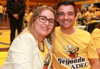 
<a style='margin-left: 5px;' class='btn btn-xs btn-social btn-facebook' href='https://www.facebook.com/sharer/sharer.php?u=https://galeramix.s01.web.getmuller.com.br/imagem/a35/800-800-90/conteudo/site_galerias/35/feijoada-adec-galera-mix-89.jpg' rel='popup' data-width='500' data-height='400'><i class='fa fa-facebook'></i>Compartilhar <span class='hidden-xs'>no Facebook</span>
</a> 
<a class='btn btn-default btn-xs' target='_blank' href='imagem/a35/800-800-90/conteudo/site_galerias/35/feijoada-adec-galera-mix-89.jpg'>
<span class='glyphicon glyphicon-cloud-download'></span> Salvar
</a>
