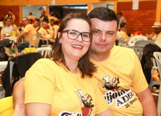 
<a style='margin-left: 5px;' class='btn btn-xs btn-social btn-facebook' href='https://www.facebook.com/sharer/sharer.php?u=https://galeramix.s01.web.getmuller.com.br/imagem/a35/800-800-90/conteudo/site_galerias/35/feijoada-adec-galera-mix-91.jpg' rel='popup' data-width='500' data-height='400'><i class='fa fa-facebook'></i>Compartilhar <span class='hidden-xs'>no Facebook</span>
</a> 
<a class='btn btn-default btn-xs' target='_blank' href='imagem/a35/800-800-90/conteudo/site_galerias/35/feijoada-adec-galera-mix-91.jpg'>
<span class='glyphicon glyphicon-cloud-download'></span> Salvar
</a>
