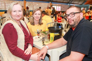 
<a style='margin-left: 5px;' class='btn btn-xs btn-social btn-facebook' href='https://www.facebook.com/sharer/sharer.php?u=https://galeramix.s01.web.getmuller.com.br/imagem/a35/800-800-90/conteudo/site_galerias/35/feijoada-adec-galera-mix-94.jpg' rel='popup' data-width='500' data-height='400'><i class='fa fa-facebook'></i>Compartilhar <span class='hidden-xs'>no Facebook</span>
</a> 
<a class='btn btn-default btn-xs' target='_blank' href='imagem/a35/800-800-90/conteudo/site_galerias/35/feijoada-adec-galera-mix-94.jpg'>
<span class='glyphicon glyphicon-cloud-download'></span> Salvar
</a>
