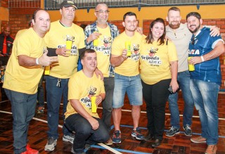 
<a style='margin-left: 5px;' class='btn btn-xs btn-social btn-facebook' href='https://www.facebook.com/sharer/sharer.php?u=https://galeramix.s01.web.getmuller.com.br/imagem/a35/800-800-90/conteudo/site_galerias/35/feijoada-adec-galera-mix-96.jpg' rel='popup' data-width='500' data-height='400'><i class='fa fa-facebook'></i>Compartilhar <span class='hidden-xs'>no Facebook</span>
</a> 
<a class='btn btn-default btn-xs' target='_blank' href='imagem/a35/800-800-90/conteudo/site_galerias/35/feijoada-adec-galera-mix-96.jpg'>
<span class='glyphicon glyphicon-cloud-download'></span> Salvar
</a>
