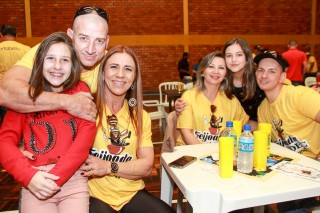 
<a style='margin-left: 5px;' class='btn btn-xs btn-social btn-facebook' href='https://www.facebook.com/sharer/sharer.php?u=https://galeramix.s01.web.getmuller.com.br/imagem/a35/800-800-90/conteudo/site_galerias/35/feijoada-adec-galera-mix-98.jpg' rel='popup' data-width='500' data-height='400'><i class='fa fa-facebook'></i>Compartilhar <span class='hidden-xs'>no Facebook</span>
</a> 
<a class='btn btn-default btn-xs' target='_blank' href='imagem/a35/800-800-90/conteudo/site_galerias/35/feijoada-adec-galera-mix-98.jpg'>
<span class='glyphicon glyphicon-cloud-download'></span> Salvar
</a>
