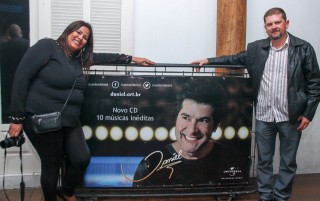 
                <a style='margin-left: 5px;' class='btn btn-xs btn-social btn-facebook' href='https://www.facebook.com/sharer/sharer.php?u=https://galeramix.s01.web.getmuller.com.br/imagem/a37/800-800-90/conteudo/site_galerias/37/daniel-centro-eventos-petry-galera-mix-27-07-2017103.jpg' rel='popup' data-width='500' data-height='400'><i class='fa fa-facebook'></i>Compartilhar <span class='hidden-xs'>no Facebook</span>
            </a> 
            <a class='btn btn-default btn-xs' target='_blank' href='imagem/a37/800-800-90/conteudo/site_galerias/37/daniel-centro-eventos-petry-galera-mix-27-07-2017103.jpg'>
                <span class='glyphicon glyphicon-cloud-download'></span> Salvar
            </a>
            