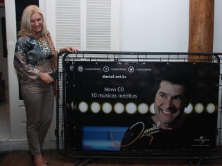 
            <a style='margin-left: 5px;' class='btn btn-xs btn-social btn-facebook' href='https://www.facebook.com/sharer/sharer.php?u=https://galeramix.s01.web.getmuller.com.br/imagem/a37/800-800-90/conteudo/site_galerias/37/daniel-centro-eventos-petry-galera-mix-27-07-2017104.jpg' rel='popup' data-width='500' data-height='400'><i class='fa fa-facebook'></i>Compartilhar <span class='hidden-xs'>no Facebook</span>
        </a> 
        <a class='btn btn-default btn-xs' target='_blank' href='imagem/a37/800-800-90/conteudo/site_galerias/37/daniel-centro-eventos-petry-galera-mix-27-07-2017104.jpg'>
            <span class='glyphicon glyphicon-cloud-download'></span> Salvar
        </a>
        