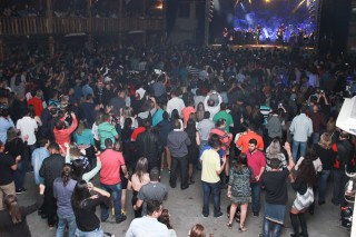 
    <a style='margin-left: 5px;' class='btn btn-xs btn-social btn-facebook' href='https://www.facebook.com/sharer/sharer.php?u=https://galeramix.s01.web.getmuller.com.br/imagem/a37/800-800-90/conteudo/site_galerias/37/daniel-centro-eventos-petry-galera-mix-27-07-2017106.jpg' rel='popup' data-width='500' data-height='400'><i class='fa fa-facebook'></i>Compartilhar <span class='hidden-xs'>no Facebook</span>
</a> 
<a class='btn btn-default btn-xs' target='_blank' href='imagem/a37/800-800-90/conteudo/site_galerias/37/daniel-centro-eventos-petry-galera-mix-27-07-2017106.jpg'>
    <span class='glyphicon glyphicon-cloud-download'></span> Salvar
</a>
